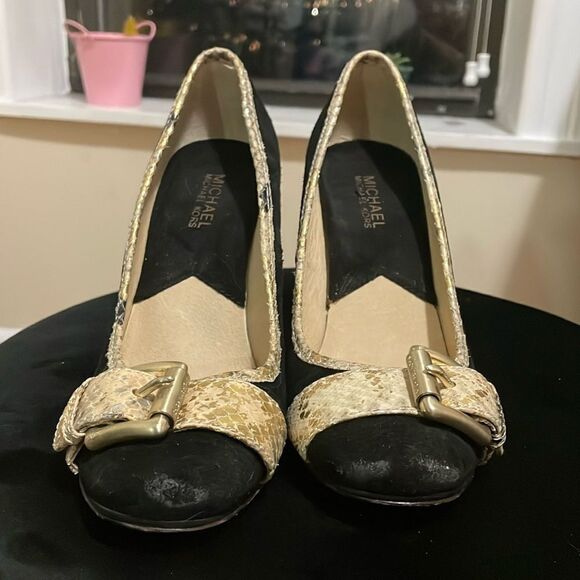 Black suede Micheal’s Kors belted round toe high heels stilettos size 7.5 M - Picture 5 of 15